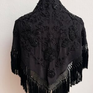 Mant&oacute;n Joya Negro con Azabache